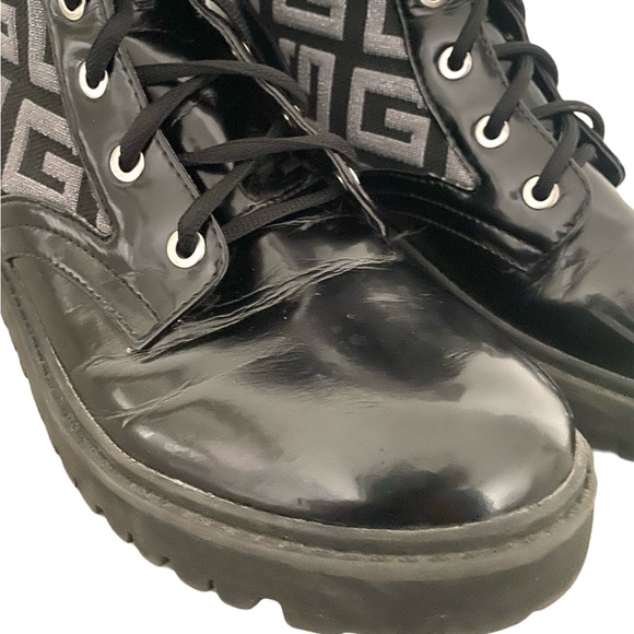 Guess Olinia Women’s Combat Boots 9.5 Black Vegan Patent Leather Silver Monogram - Picture 7 of 13